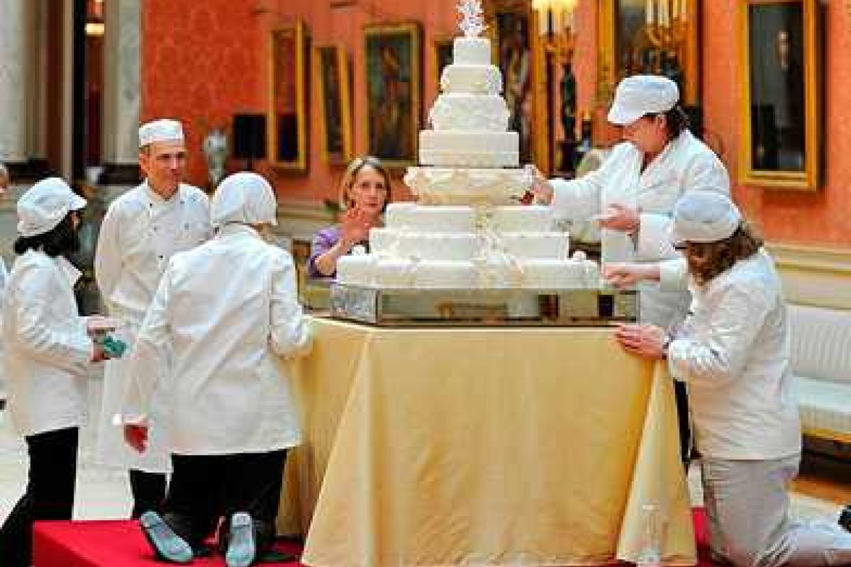 На торги выставлен кусок свадебного торта принца Уильяма и Кейт Миддлтон На торги выставлен кусок свадебного торта принца Уильяма и Кейт Миддлтон