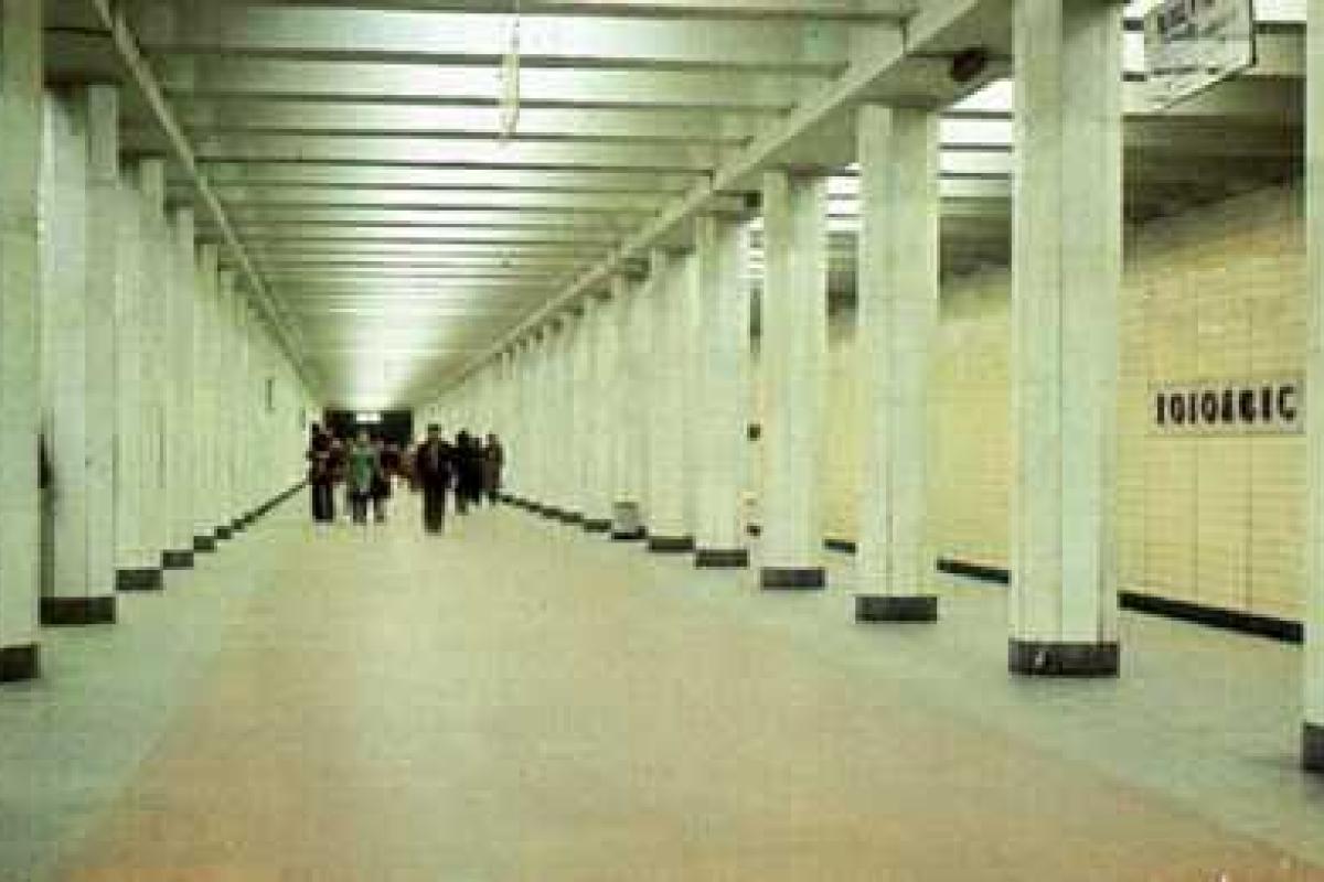 Московскую станцию метро закрыли из-за угрозы взрыва Московскую станцию метро закрыли из-за угрозы взрыва
