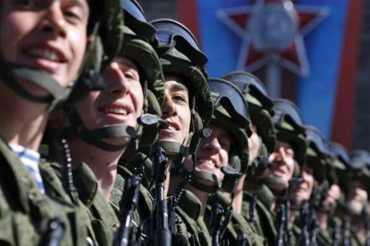 Соцопрос: лишь 13% россиян отпустили бы своего сына воевать на Донбассе