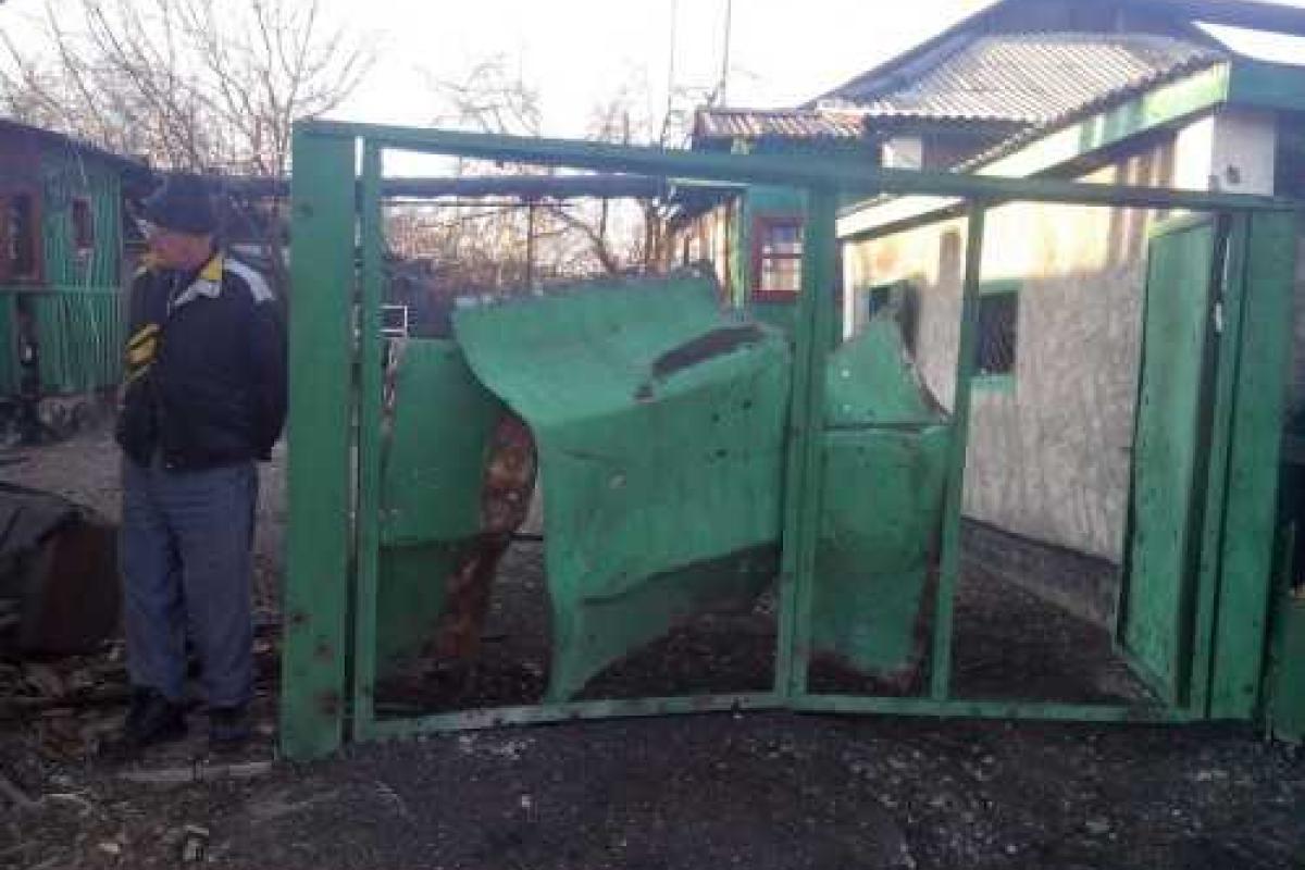 Обстрелы городков Луганщины уносят жизни мирных жителей Обстрелы городков Луганщины уносят жизни мирных жителей