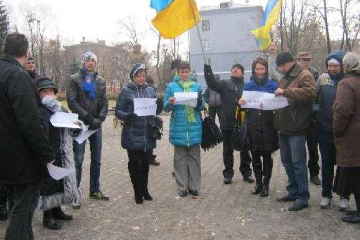 Жители Донетчины протестуют против псевдовыборов Жители Донетчины протестуют против псевдовыборов