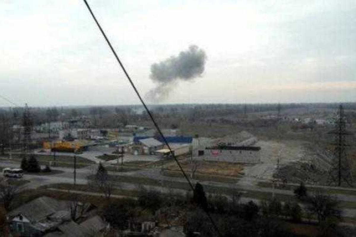 При попытке ввоза в Мариуполь взрывчатки, на блокпосту взорвался внедорожник При попытке ввоза в Мариуполь взрывчатки, на блокпосту взорвался внедорожник
