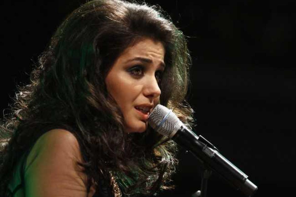 В ухе британской певицы поселился живой паук В ухе британской певицы поселился живой паук