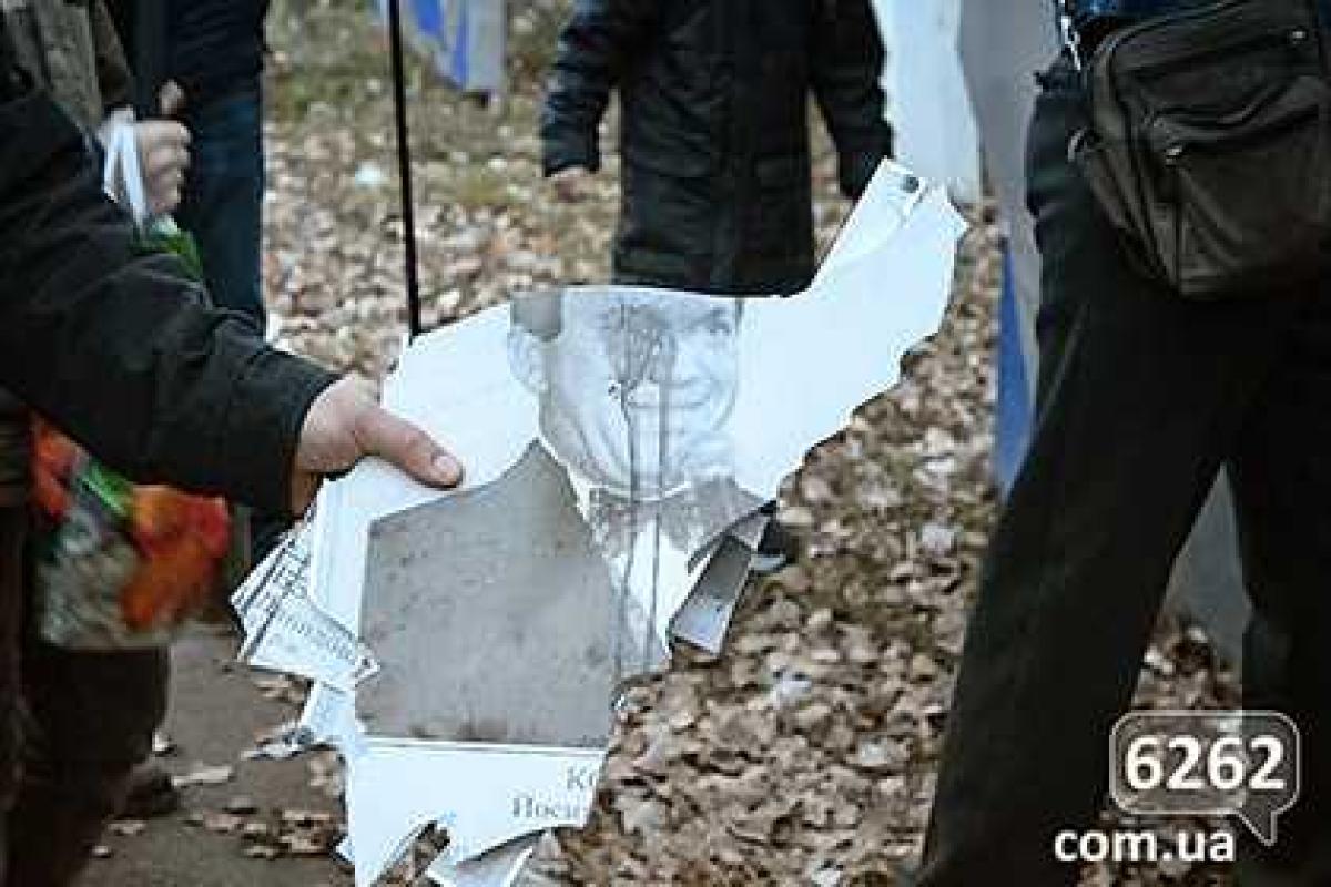 Славянские активисты растерзали "Кобзона" на куски Славянские активисты растерзали "Кобзона" на куски