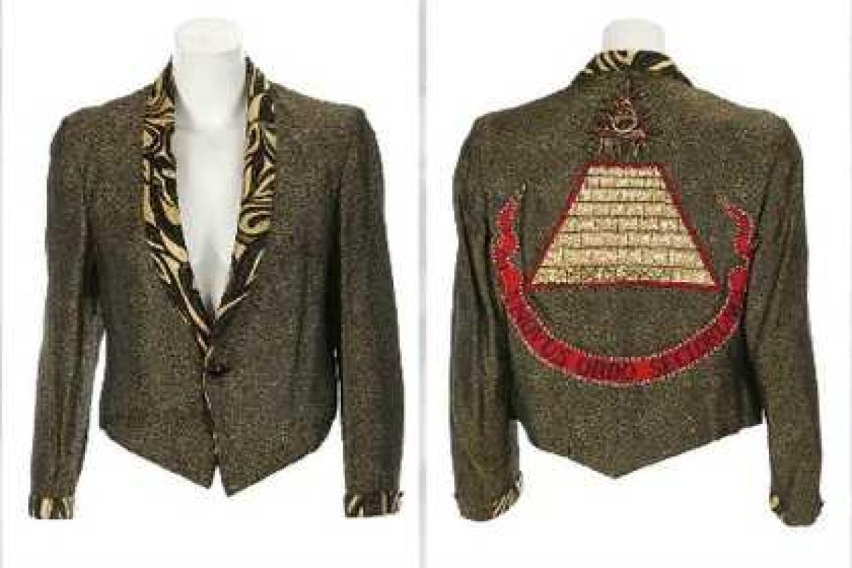 На аукционе в Беверли-Хиллз было выставлено более 700 предметов знаменитостей На аукционе в Беверли-Хиллз было выставлено более 700 предметов знаменитостей