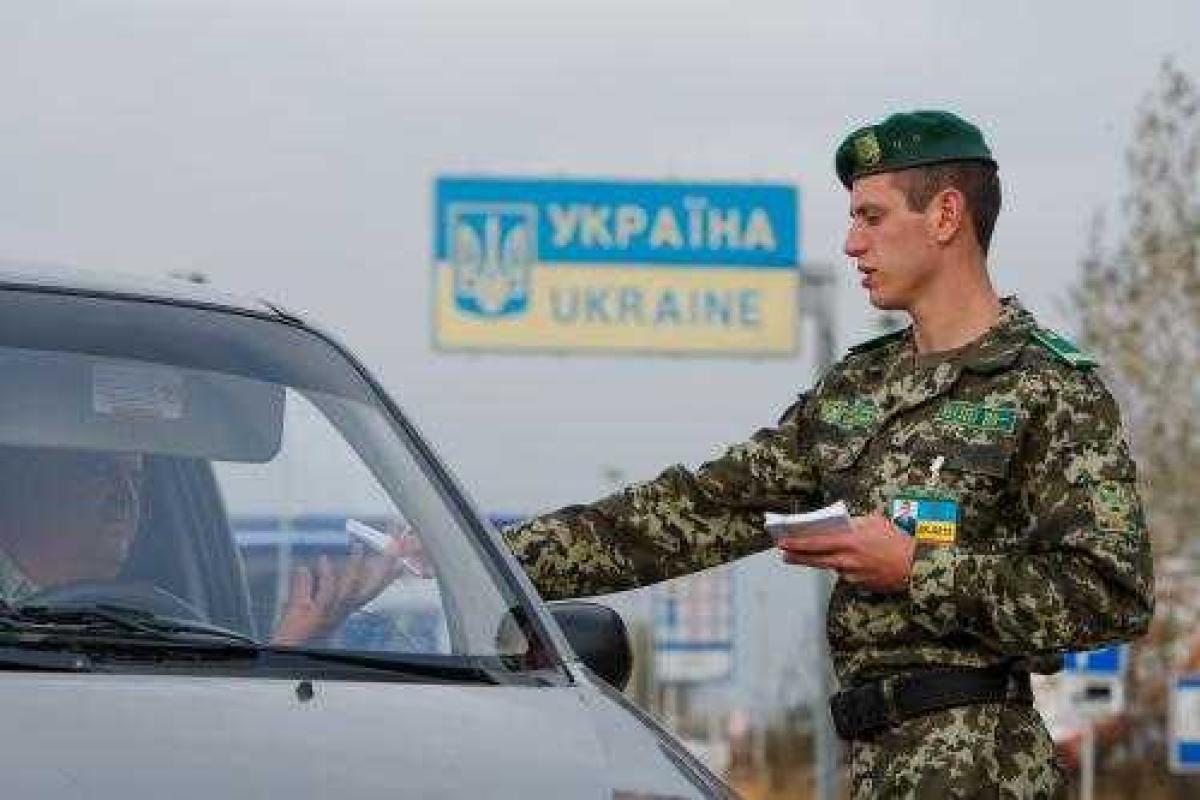 В пункте пропуска "Ягодин" на выезд из Украины собралась большая очередь
