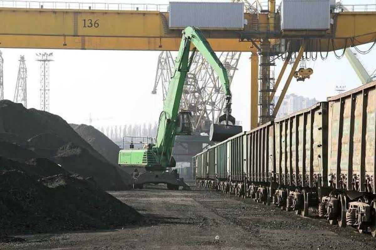 Одесские железнодорожники отгрузили первые 100 вагонов южноафриканского угля