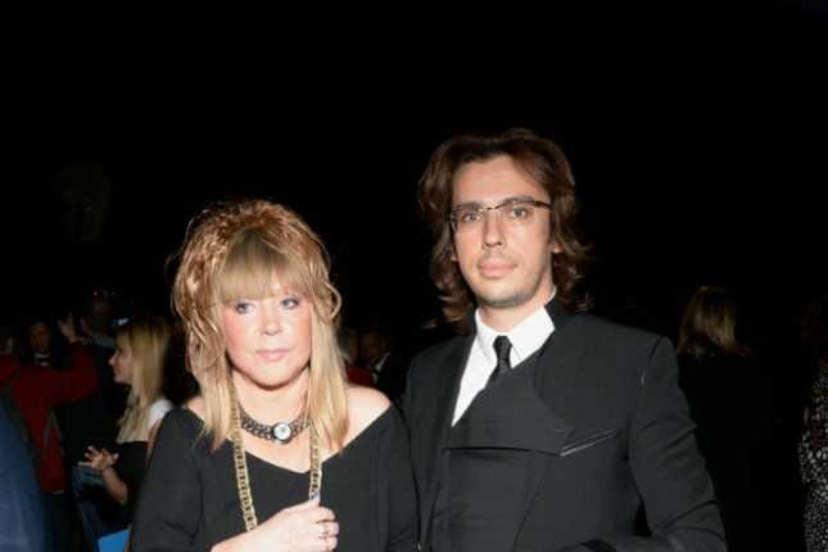 Пугачева и Галкин отказались от торжеств из-за болезни сына Пугачева и Галкин отказались от торжеств из-за болезни сына