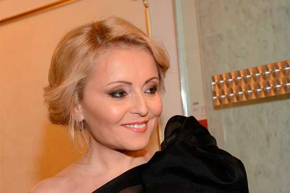 Анжелика Варум улетела в Америку спасать дочь Анжелика Варум улетела в Америку спасать дочь