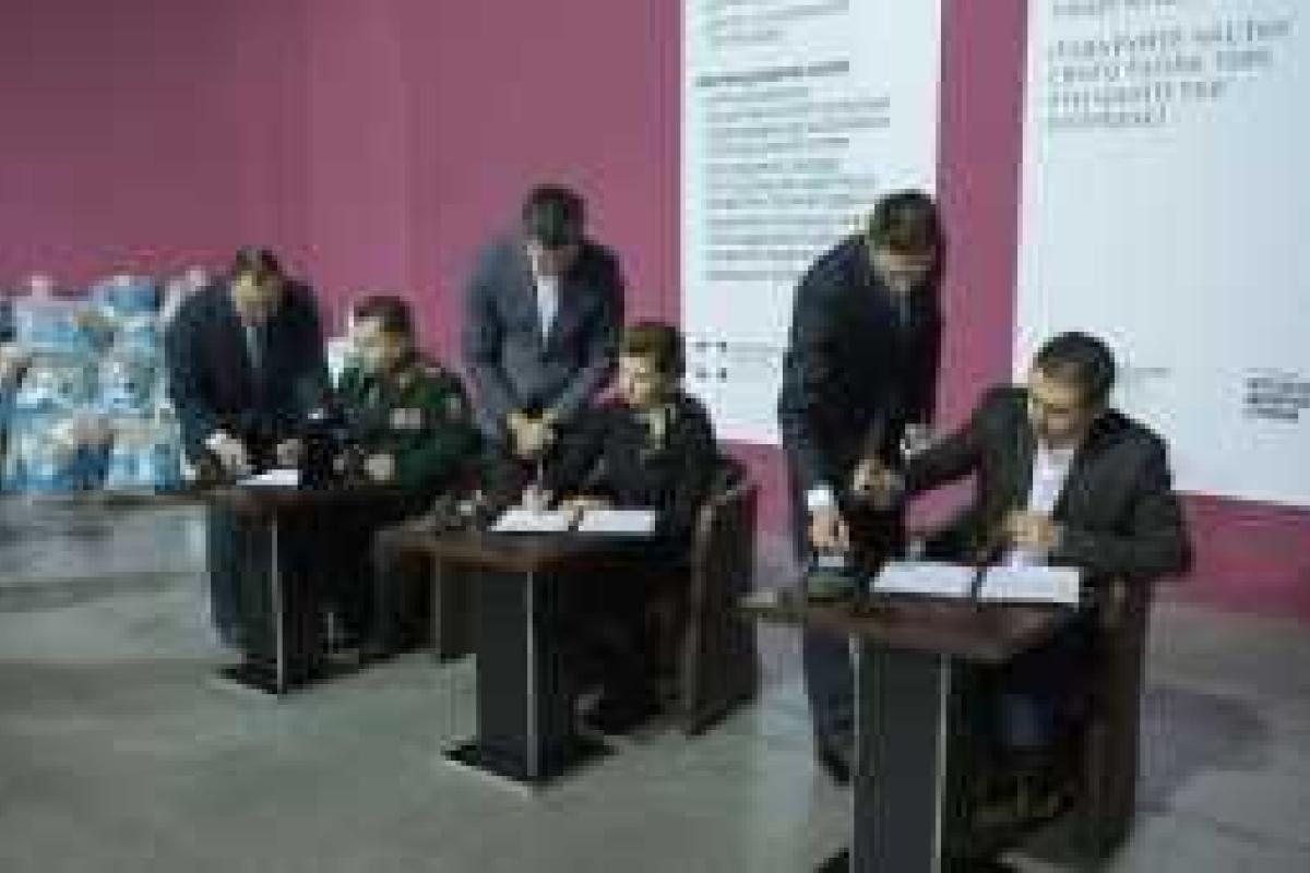 В зону АТО отправляется второй гуманитарный груз, собранный с помощью акции "С теплом в сердце" В зону АТО отправляется второй гуманитарный груз, собранный с помощью акции "С теплом в сердце"