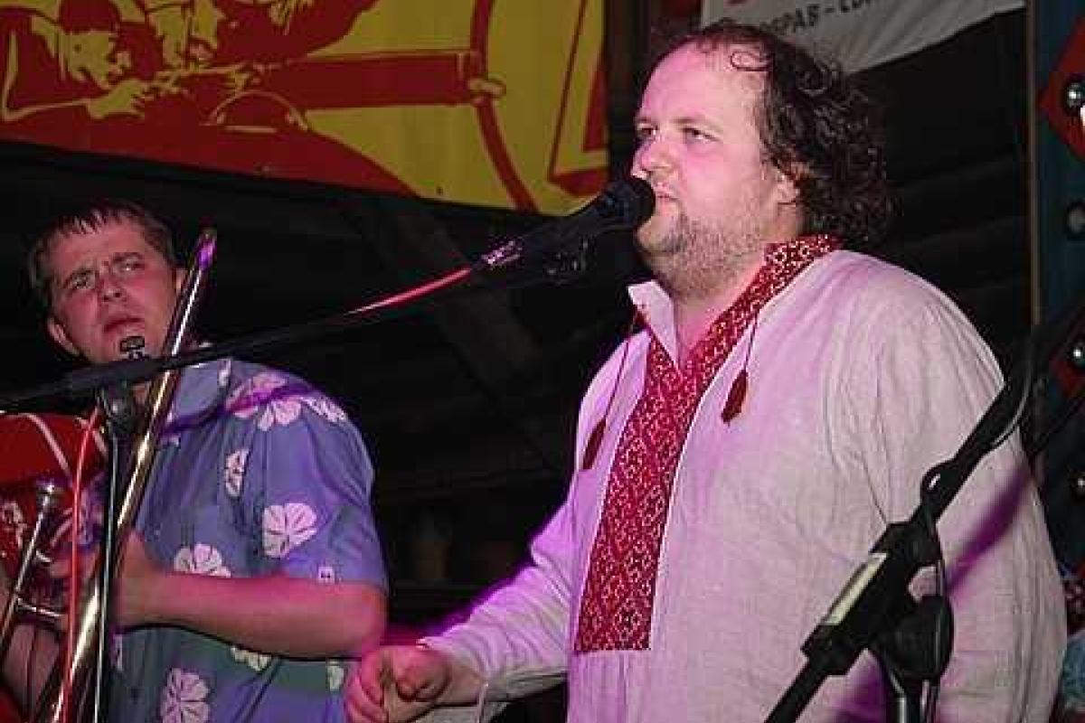 Клип "Запах войны" о волонтерах в зоне АТО презентовала группа "ТИК" Клип "Запах войны" о волонтерах в зоне АТО презентовала группа "ТИК"