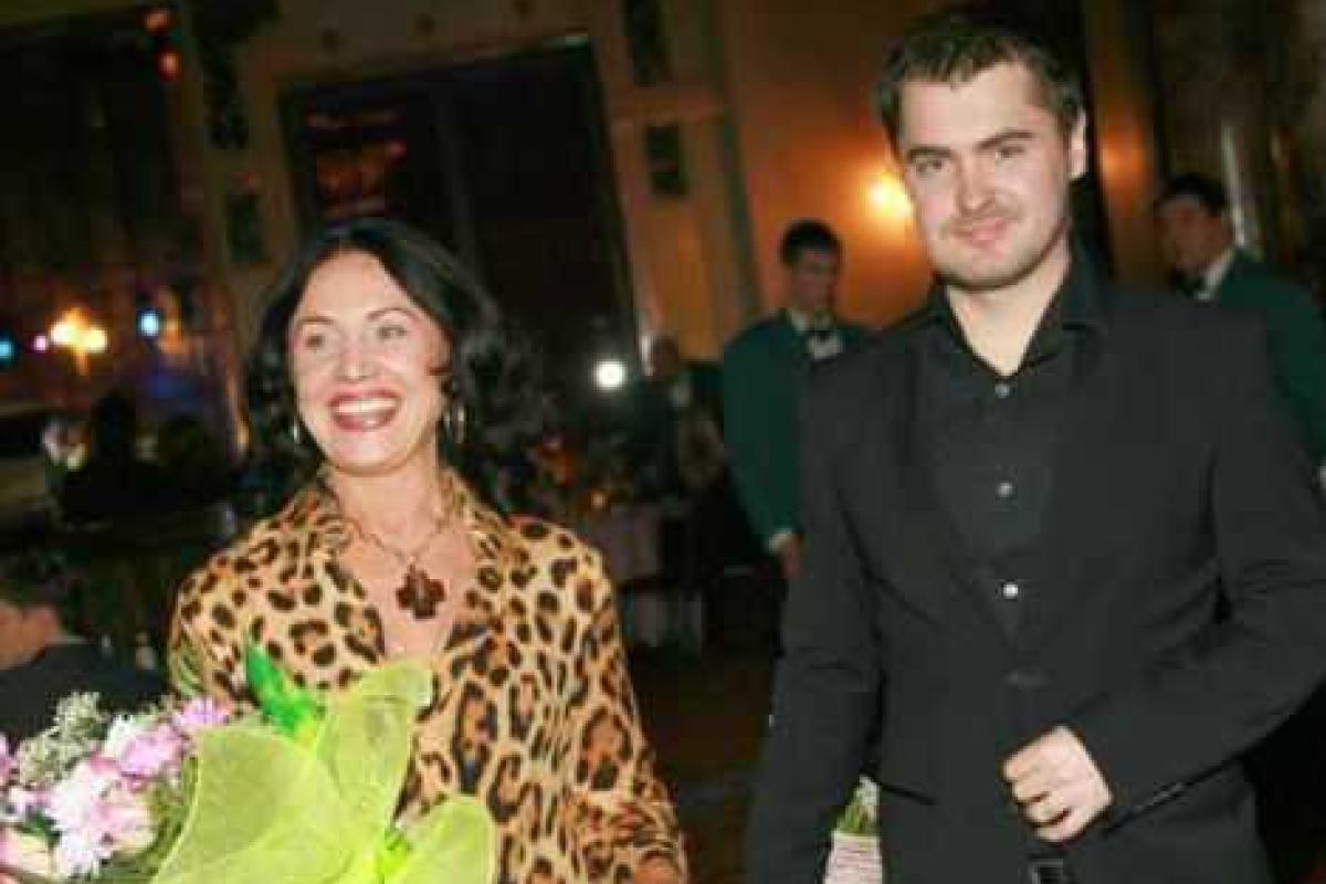 Надежда Бабкина: надо почаще говорить лестные слова и боготворить мужа Надежда Бабкина: надо почаще говорить лестные слова и боготворить мужа