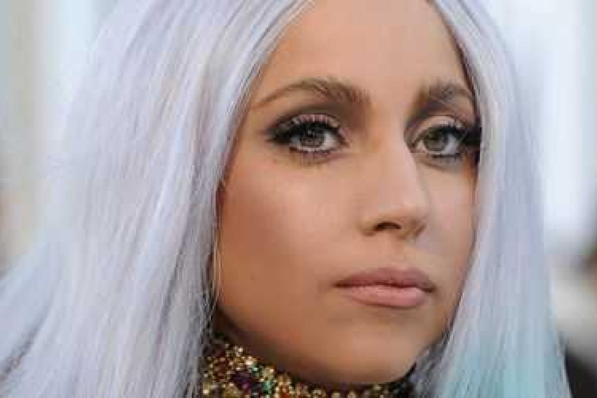 Леди Гага выбирает эпатажный наряд для свадьбы Леди Гага выбирает эпатажный наряд для свадьбы