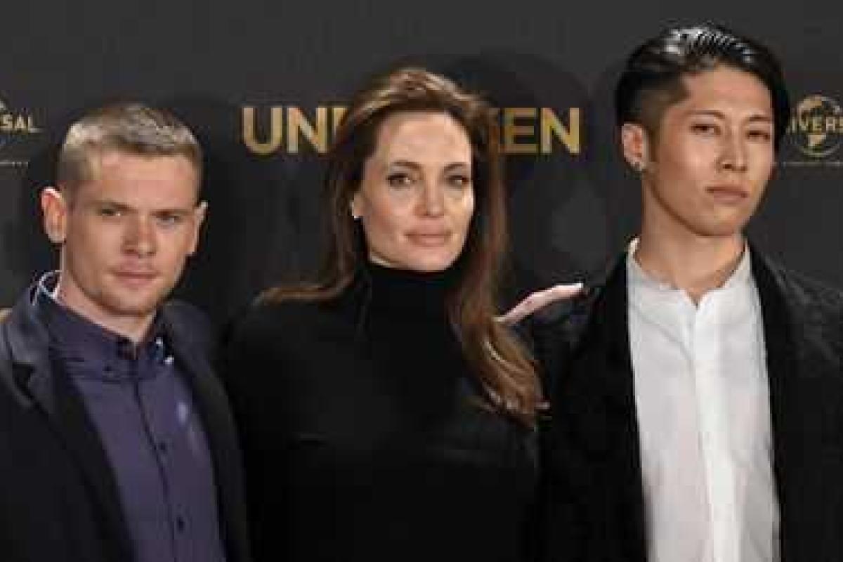 Коллеги об Анджелине Джоли: она настоящая, отзывчивая и очень худая Коллеги об Анджелине Джоли: она настоящая, отзывчивая и очень худая