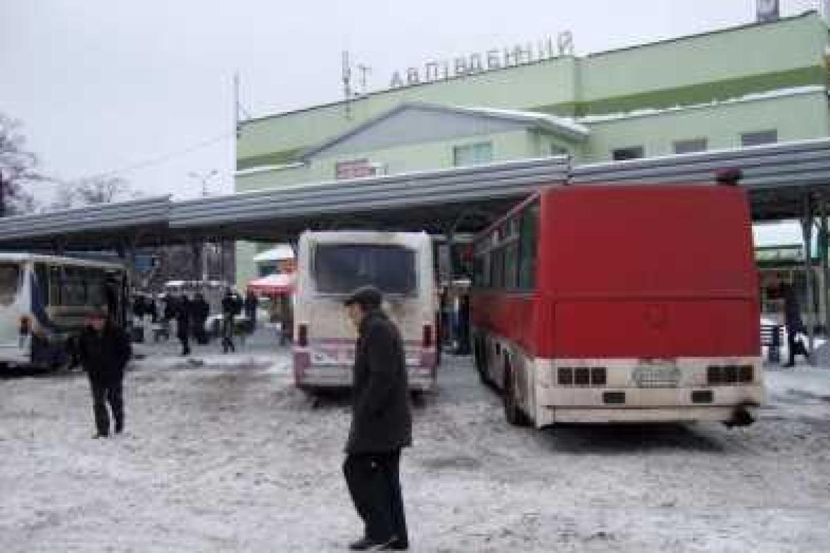 В Донецке сотни желающих выехать из оккупированного города В Донецке сотни желающих выехать из оккупированного города