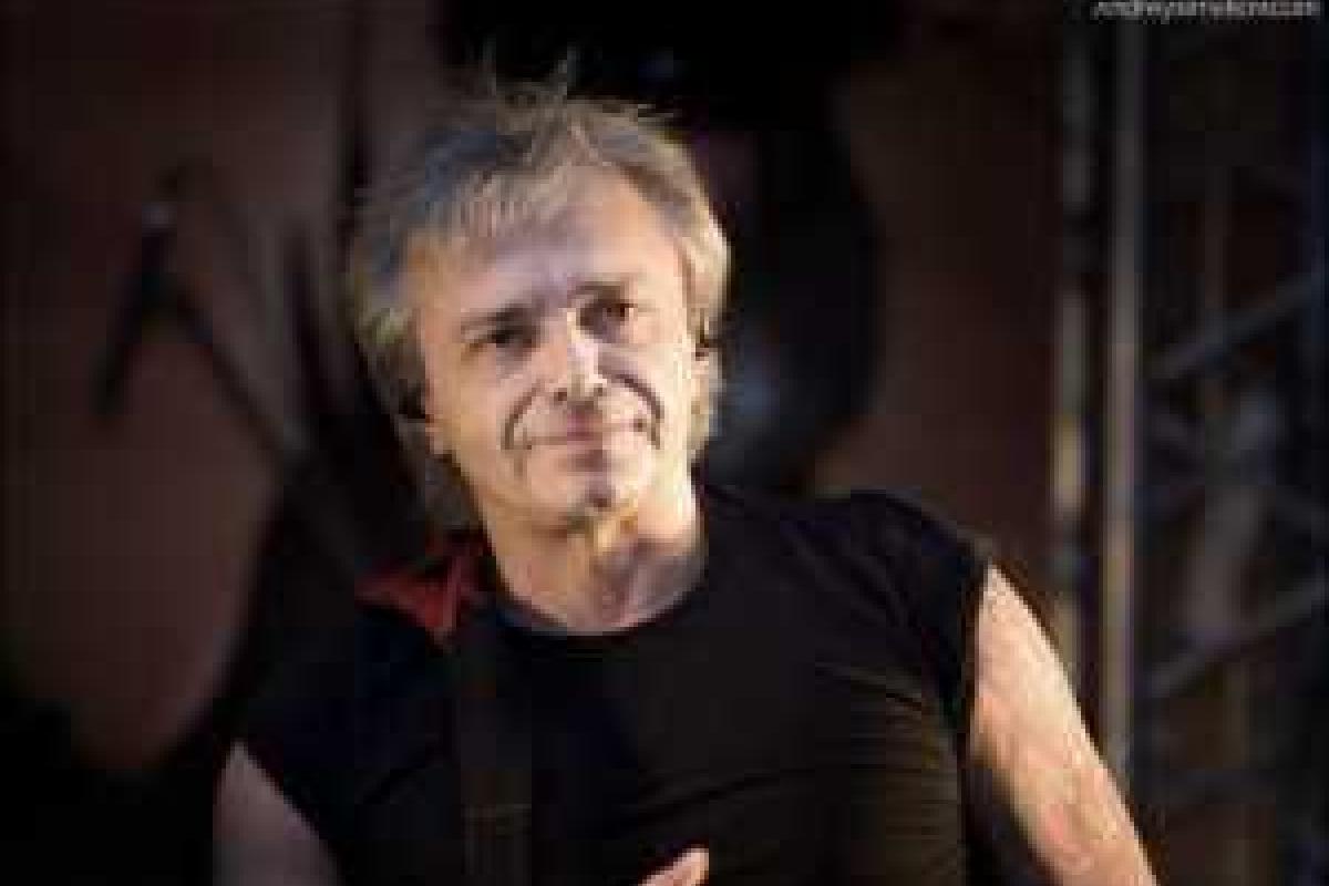 Константин Кинчев обещал поклонникам "завязать" Константин Кинчев обещал поклонникам "завязать"