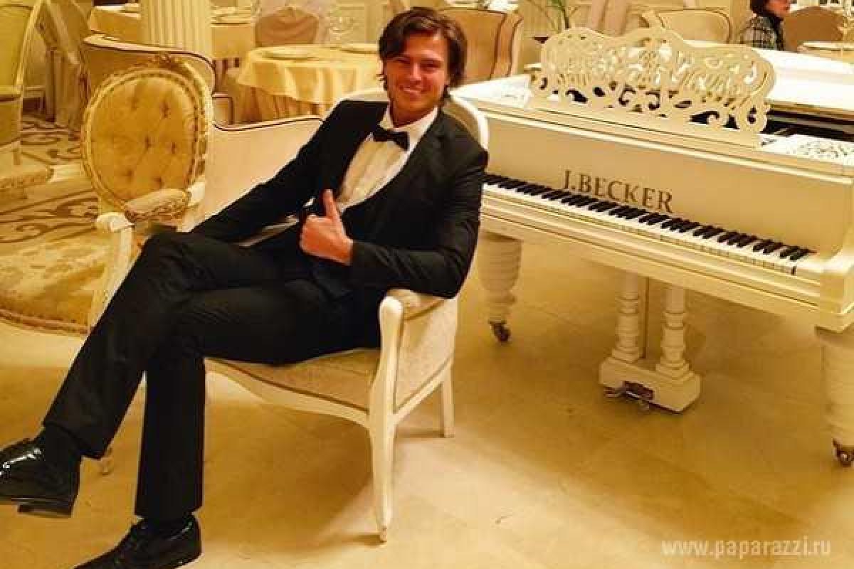 От искры Прохора Шаляпина в марте появится потомство От искры Прохора Шаляпина в марте появится потомство