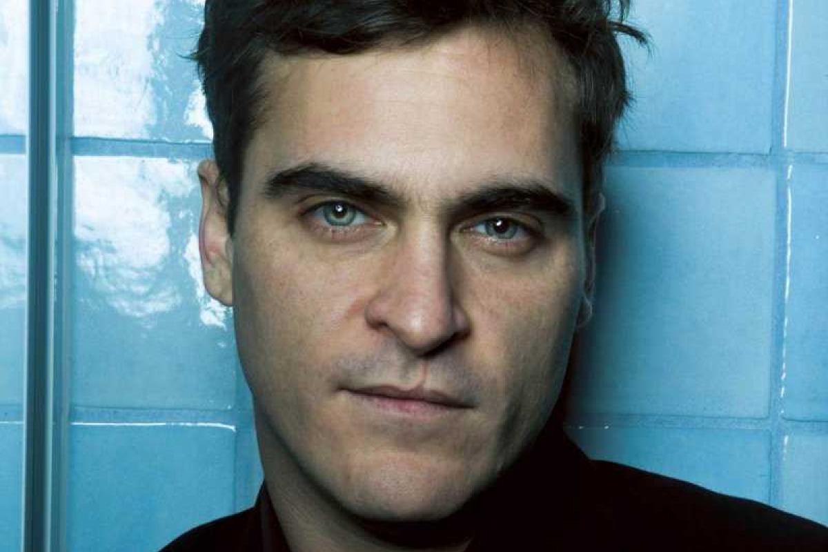 Девушка покорила актера Хоакина Феникса, приняв позу свиньи Девушка покорила актера Хоакина Феникса, приняв позу свиньи