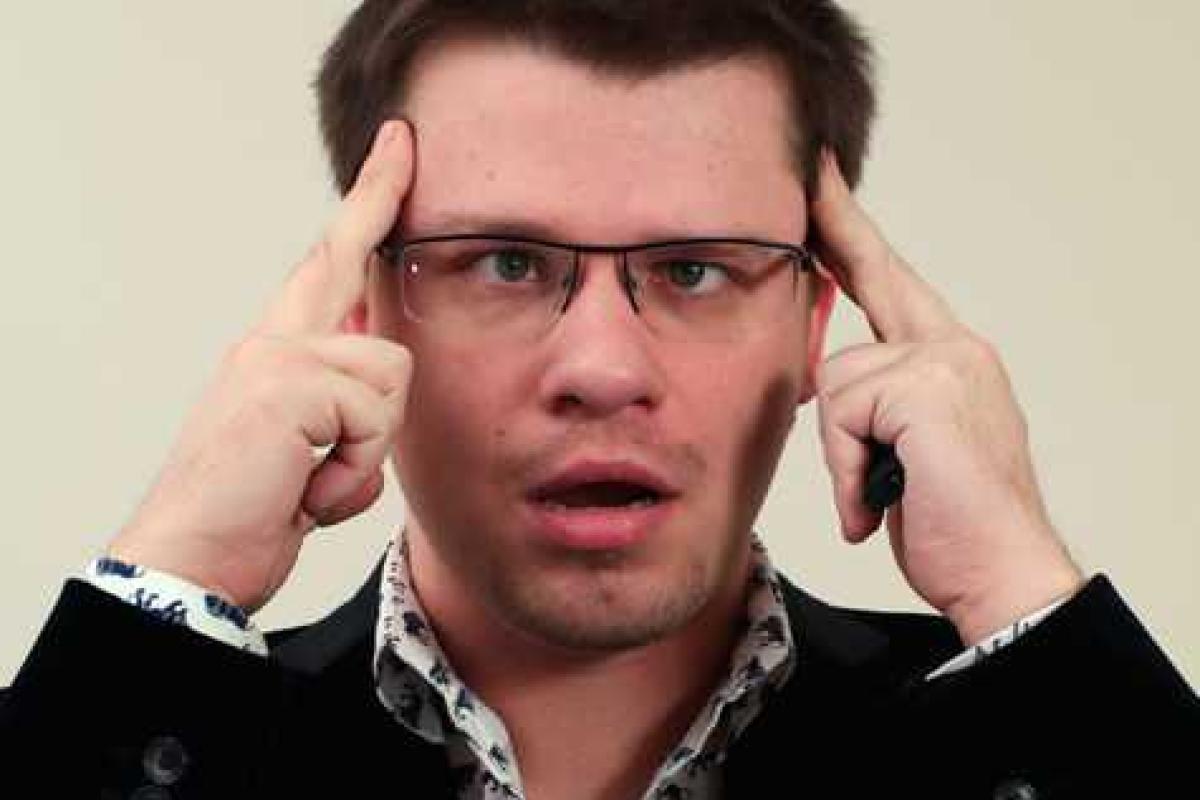 Из-за падения рубля из Гарика Харламова лезут стихи Из-за падения рубля из Гарика Харламова лезут стихи