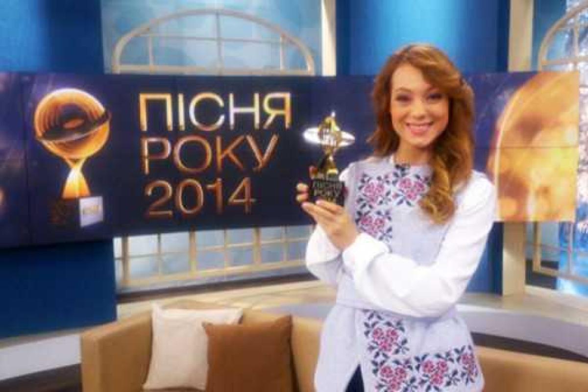 Первая награда премии "Песня года 2014" досталась Светлане Тарабаровой Первая награда премии "Песня года 2014" досталась Светлане Тарабаровой