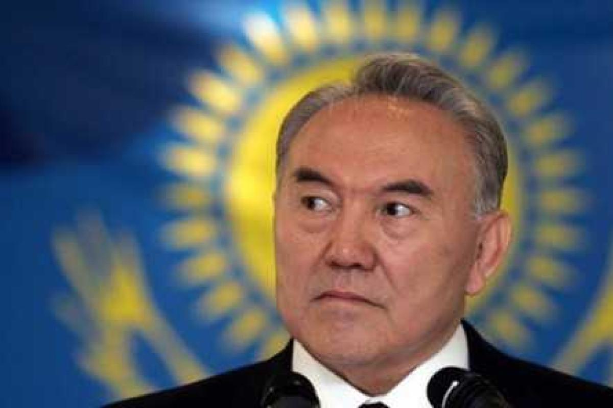 Назарбаев: Казахстан одинаково относится что к России, что к Украине