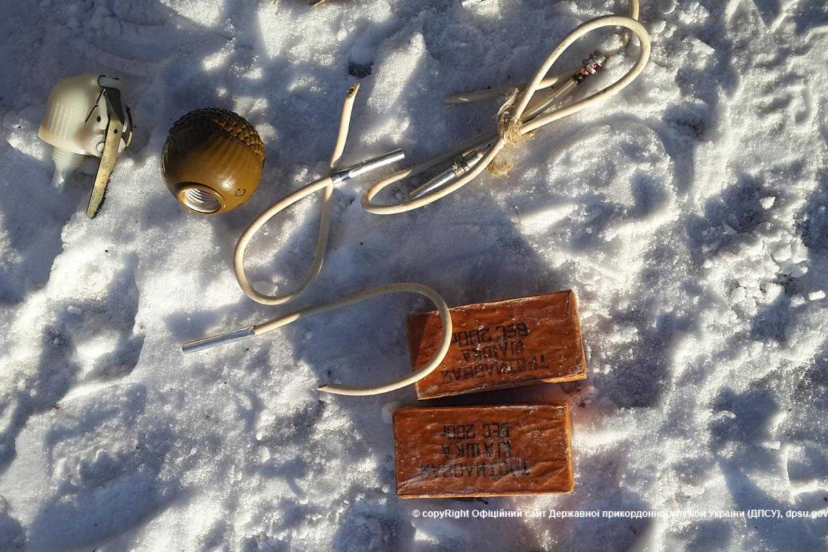 Сумку со взрывчаткой обнаружили на вокзале Мариуполя Сумку со взрывчаткой обнаружили на вокзале Мариуполя