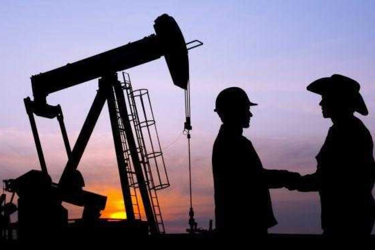 Эксперты: на мировых рынках будет возрастать избыток нефти Эксперты: на мировых рынках будет возрастать избыток нефти