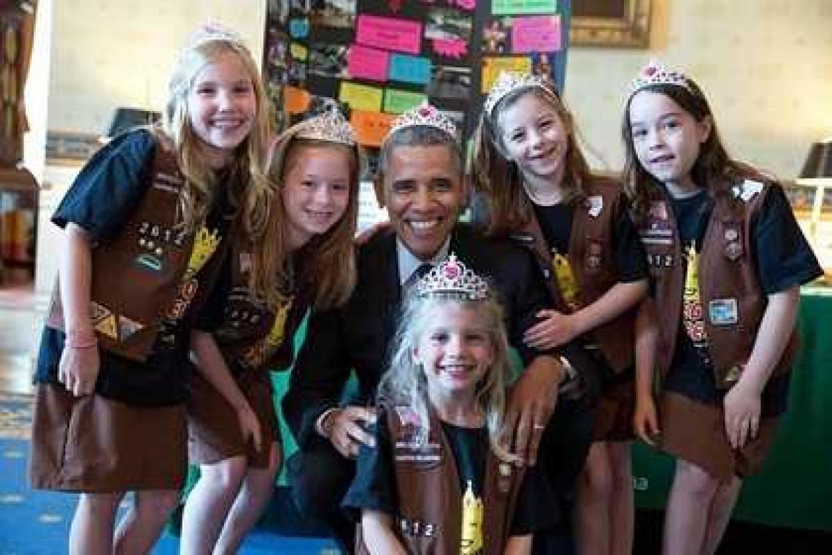 Барак Обама примерил корону