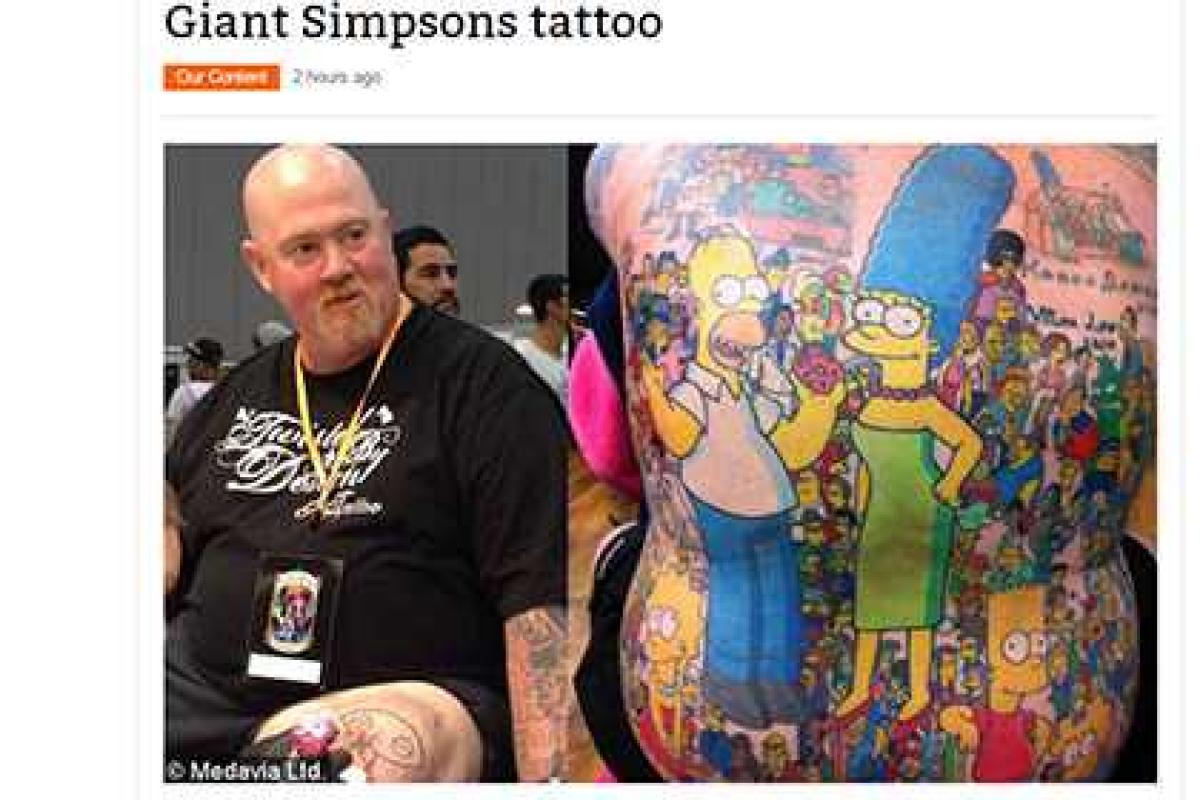 Тюремный охранник украсил свое тело татуировками семьи Симпсонов