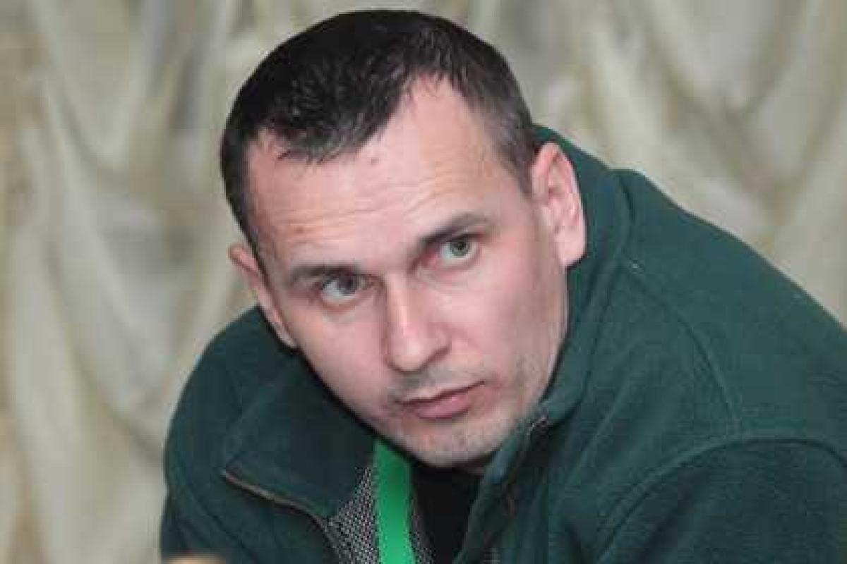 Семья Олега Сенцова будет получать ежемесячную премию Семья Олега Сенцова будет получать ежемесячную премию