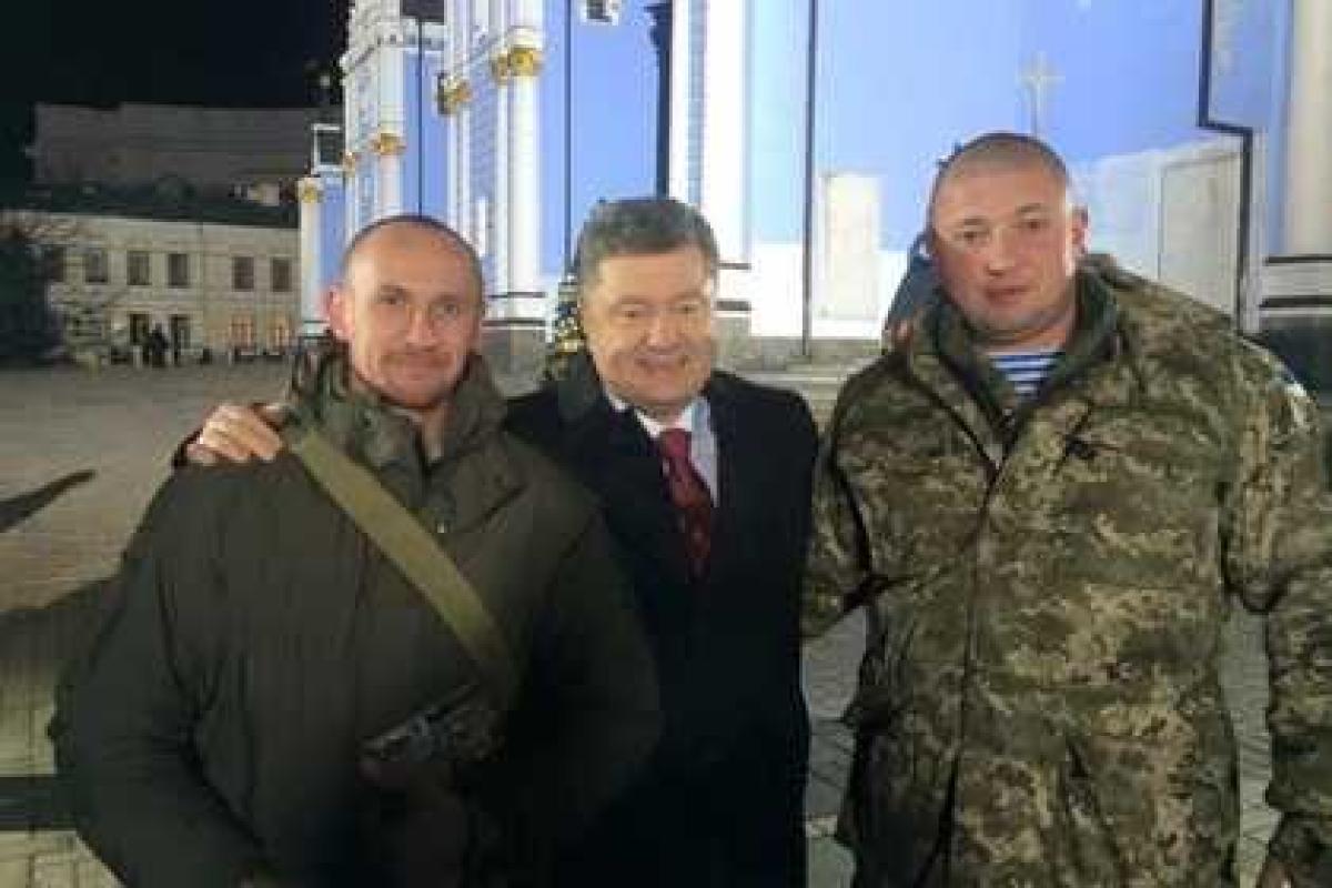 Порошенко нашел душевную компанию для поздравления украинцев с Новым годом Порошенко нашел душевную компанию для поздравления украинцев с Новым годом