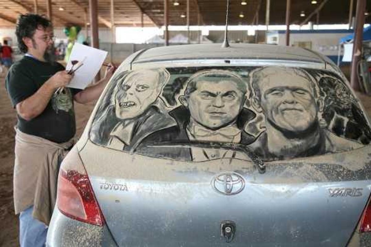 Картины художника, который рисует на грязных автомобилях Картины художника, который рисует на грязных автомобилях
