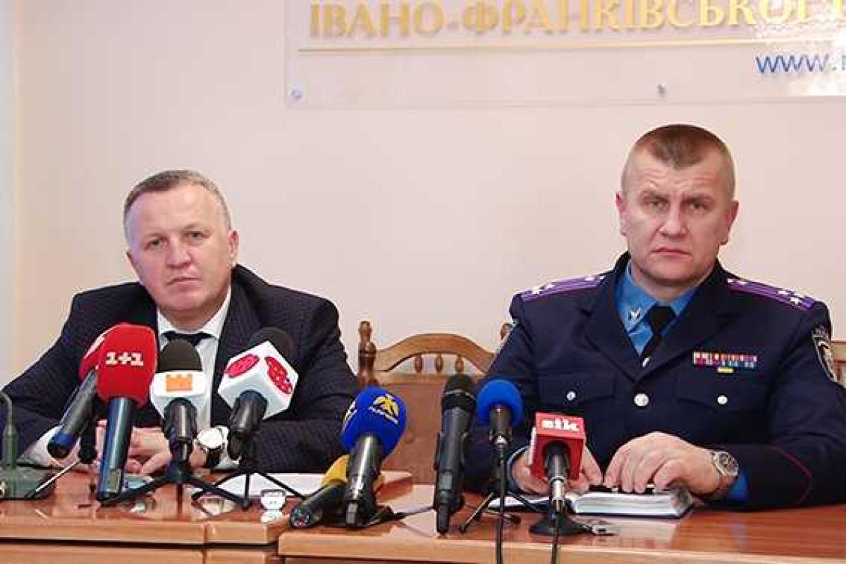 На Прикарпатье найдена семья из 5-ти человек, с огнестрельными ранениями головы На Прикарпатье найдена семья из 5-ти человек, с огнестрельными ранениями головы