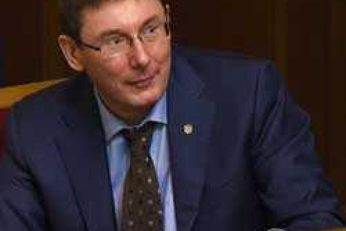 Каждая страна после революции имеет право на очищение от тех, кто служил диктаторскому режиму - Луценко Каждая страна после революции имеет право на очищение от тех, кто служил диктаторскому режиму - Луценко