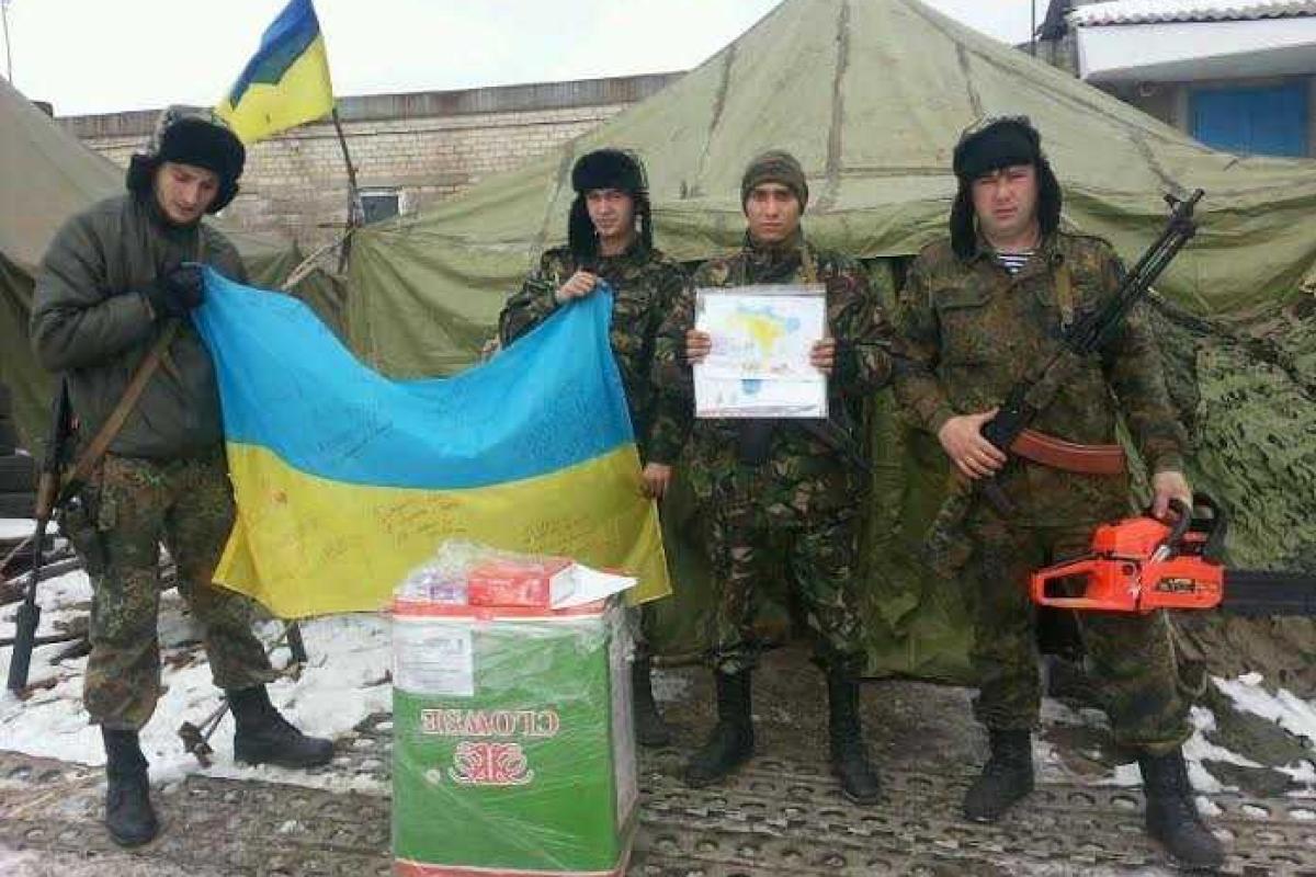 Белокуракинские свободовцы вместе со школьниками передали помощь бойцам в Мариуполь Белокуракинские свободовцы вместе со школьниками передали помощь бойцам в Мариуполь