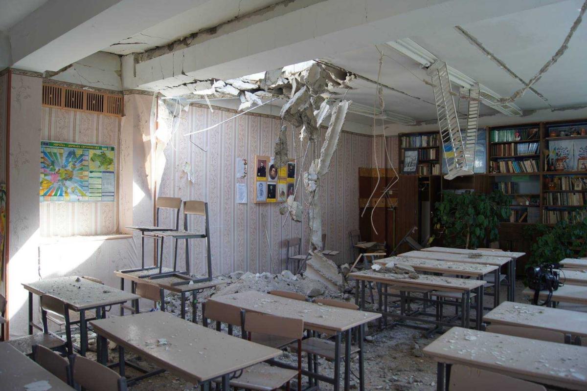 В Луганске были повреждены более 120 объектов коммунальной собственности социально-культурной сферы В Луганске были повреждены более 120 объектов коммунальной собственности социально-культурной сферы