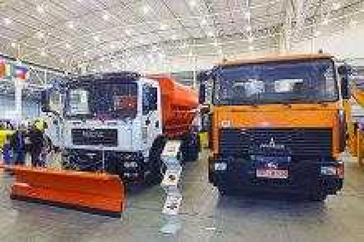 Киев приобрел новую снегоуборочную технику Киев приобрел новую снегоуборочную технику