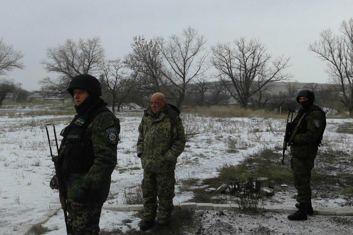 Из села Троицкое на Луганщине срочно необходимо вывезти около сотни детей  Из села Троицкое на Луганщине срочно необходимо вывезти около сотни детей