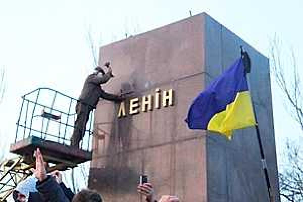 Минкультуры: Украина будет избавляться от памятников одиозным деятелям тоталитарного режима