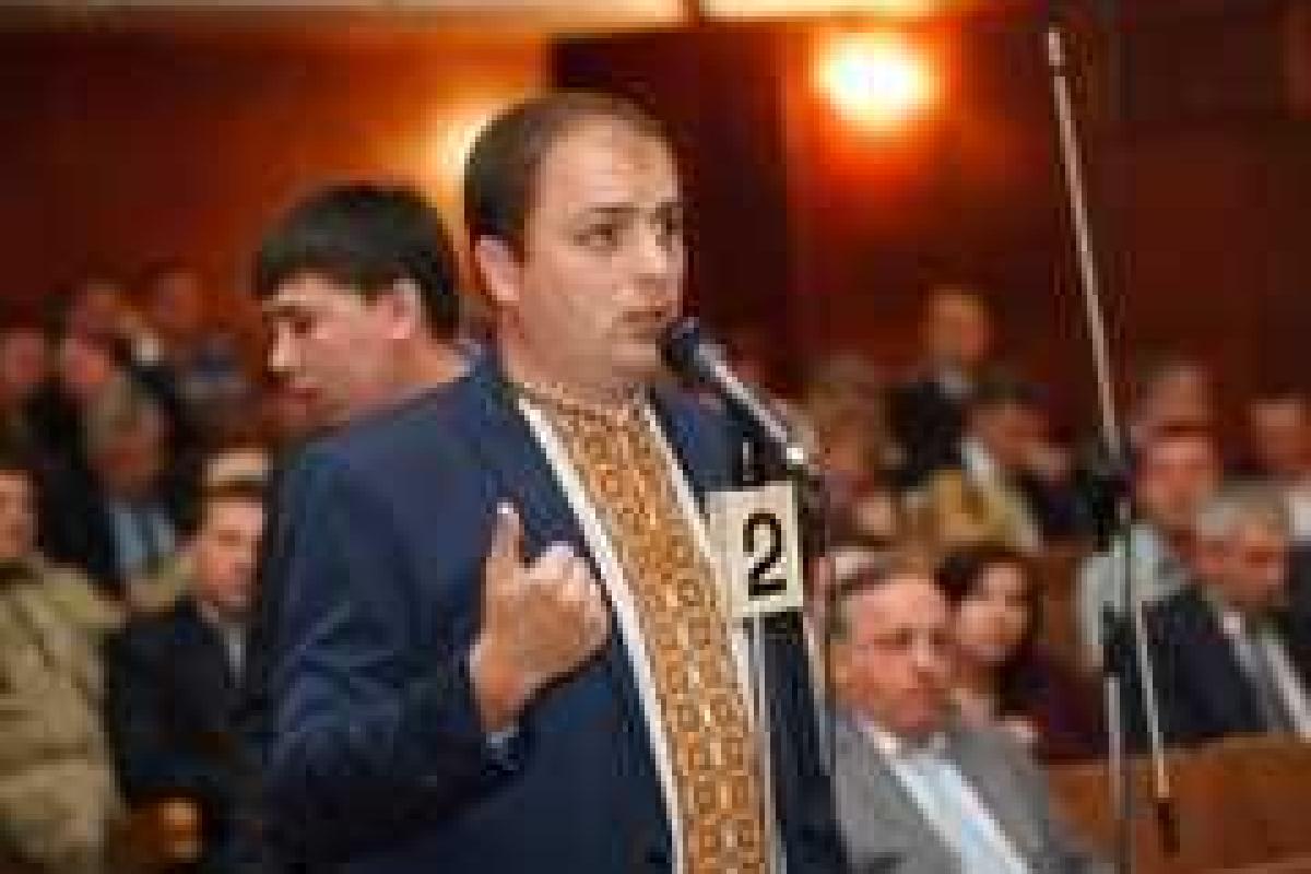 Присутствующие в парламенте политические силы продолжают и дальше прислуживать олигархам - В.Попович