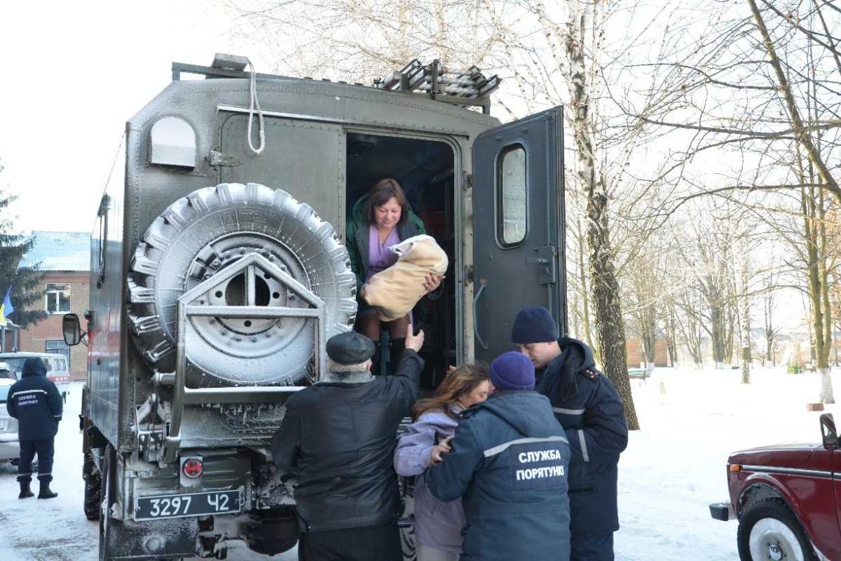 На Кировоградщине спасатели помогли родиться здоровой девочке На Кировоградщине спасатели помогли родиться здоровой девочке