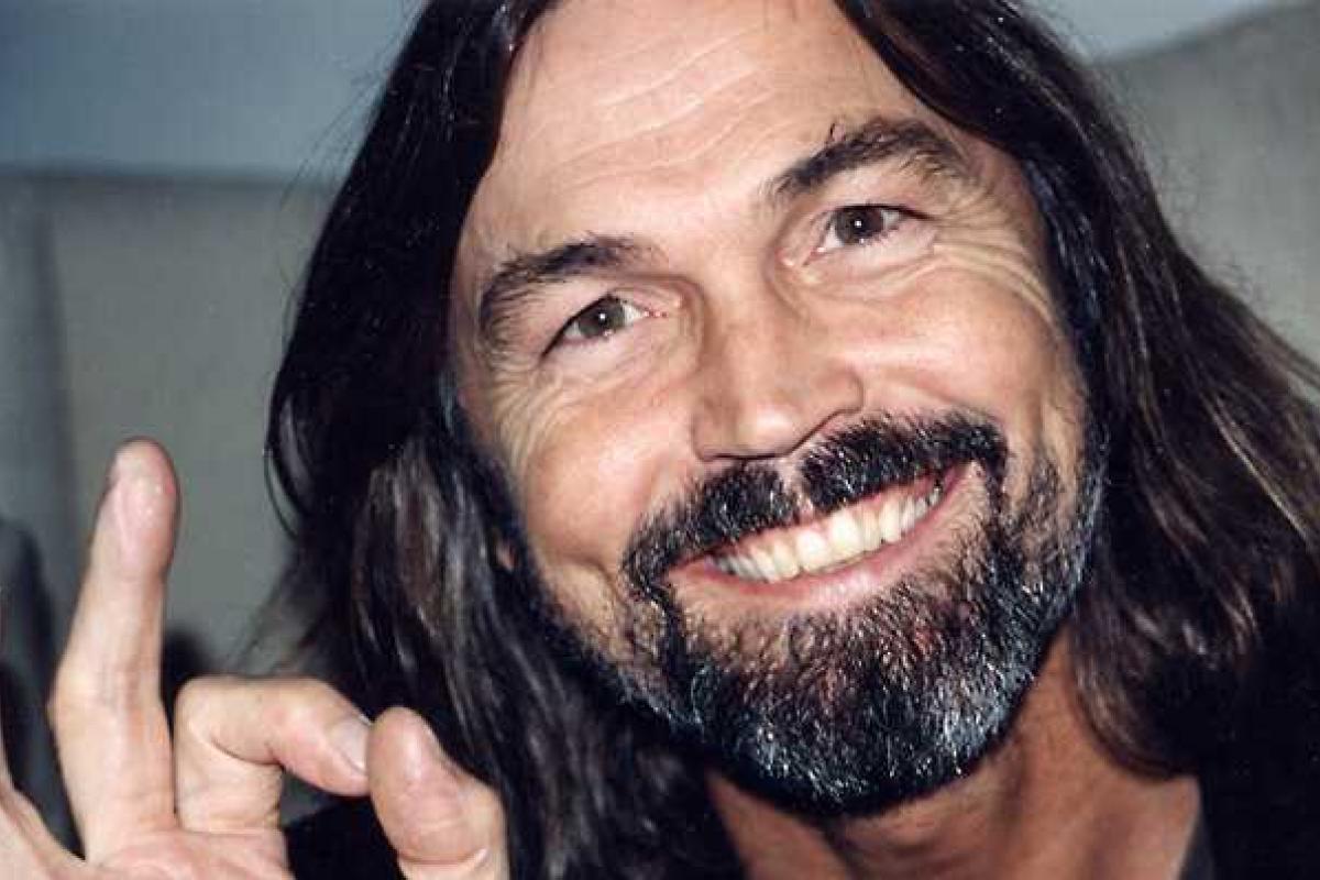 Никас Сафронов строит дом на Полтавщине Никас Сафронов строит дом на Полтавщине