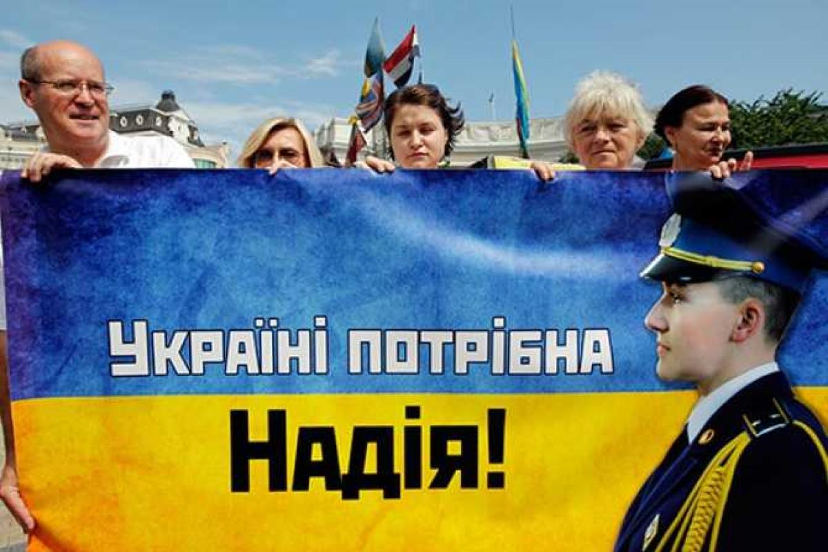 Юлия Тимошенко призывает Надежду Савченко прекратить голодовку Юлия Тимошенко призывает Надежду Савченко прекратить голодовку