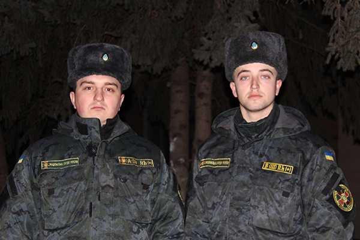 В Киеве молодые люди с оружием случайно попались в руки милицейскому наряду В Киеве молодые люди с оружием случайно попались в руки милицейскому наряду