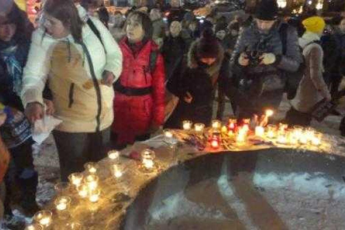 Марш памяти жертв теракта в Париже провели в Харькове Марш памяти жертв теракта в Париже провели в Харькове