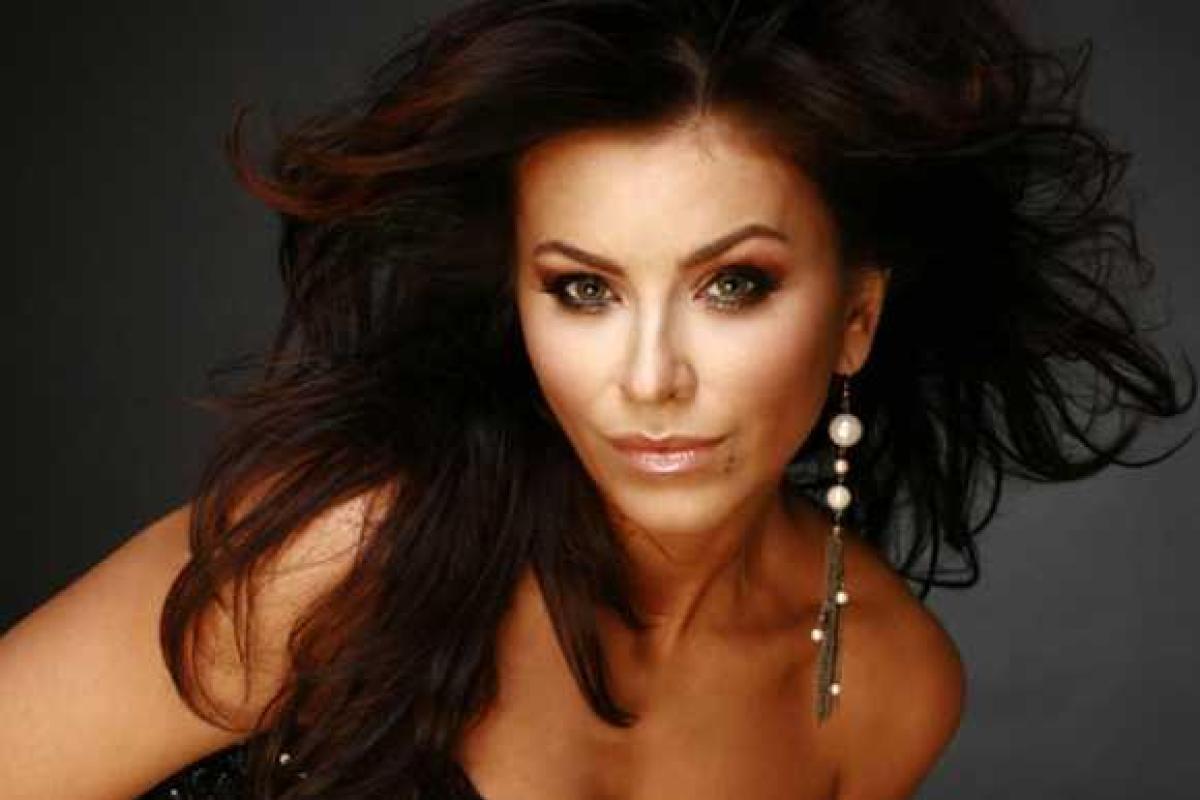 Подальше от проблем, в теплые края улетела с дочерью Ани Лорак Подальше от проблем, в теплые края улетела с дочерью Ани Лорак