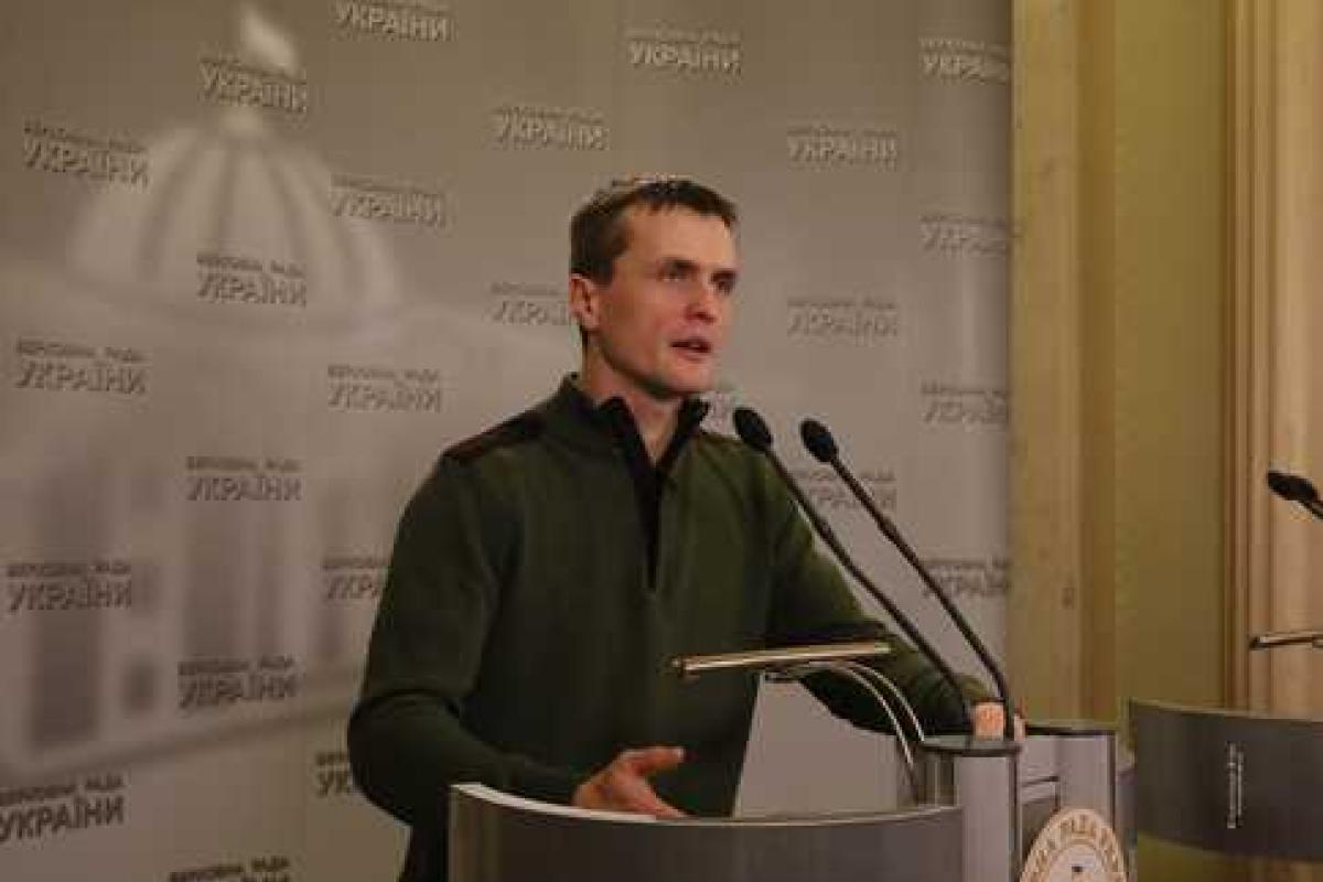 Депутат от "Батькивщины": С президента, в первую очередь, нужно снимать неприкосновенность Депутат от "Батькивщины": С президента, в первую очередь, нужно снимать неприкосновенность