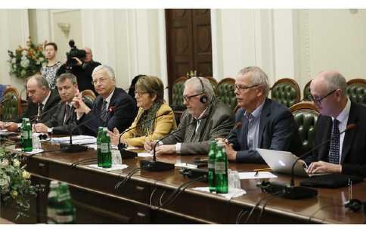 В мире крепнет поддержка украинской летчицы Надежды Савченко В мире крепнет поддержка украинской летчицы Надежды Савченко