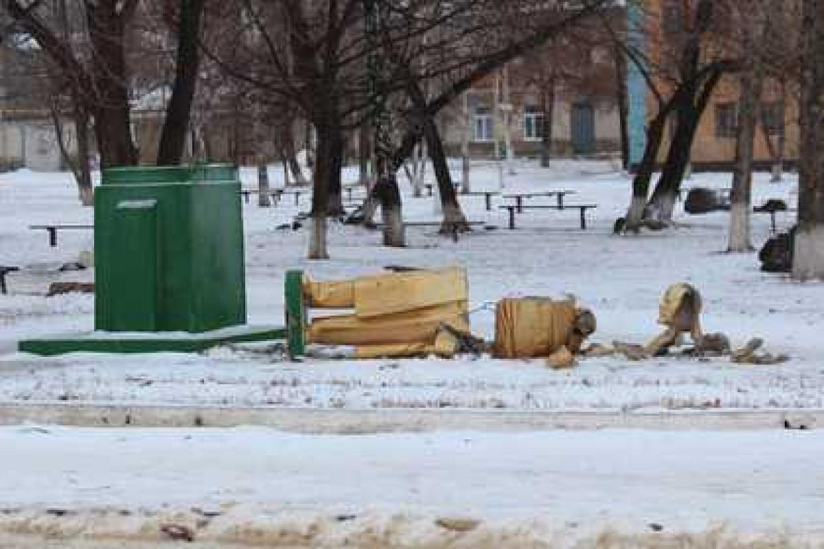 В Одесской области угробили очередной памятник вождю пролетариата В Одесской области угробили очередной памятник вождю пролетариата
