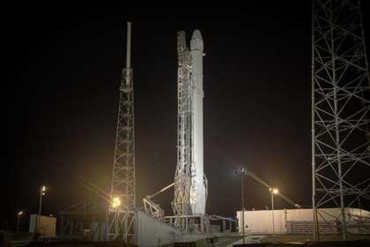 На мысе Канаверал вновь отложен старт частной ракеты Falcon 9 к МКС На мысе Канаверал вновь отложен старт частной ракеты Falcon 9 к МКС